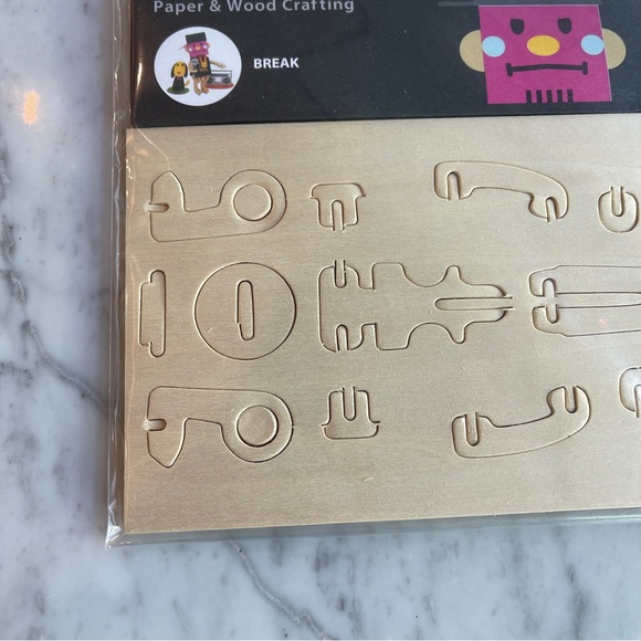 Play-Deco Paper & Wood Crafting: DJ with Dog 3D Puzzle Kit - Picture 4 of 10